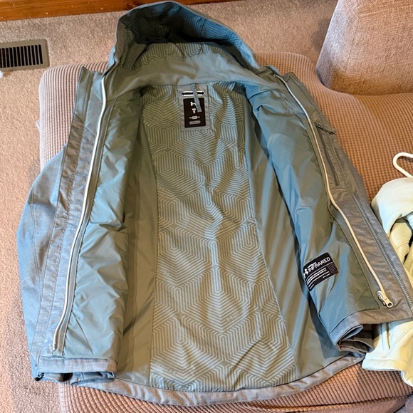Women’s Under Armour Ski Jacket - Picture 4 of 5
